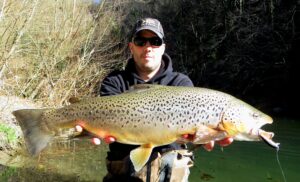Un Trout Tune 7 HW au coin des lèvres