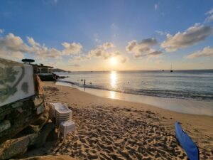 Une plage touristique à Saint-Martin.